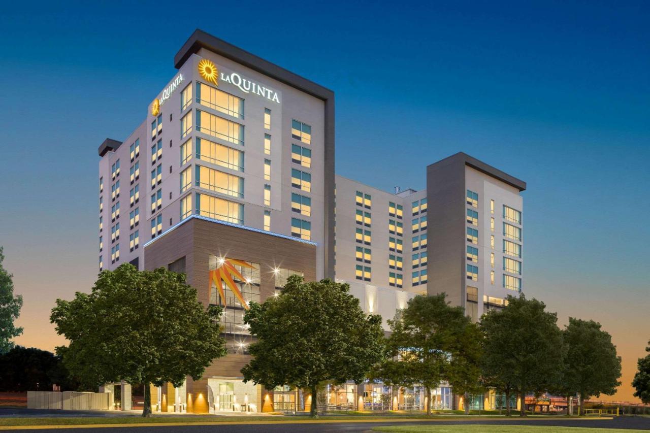 La Quinta Inn & Suites By Wyndham Nashville Downtown Stadium Buitenkant foto