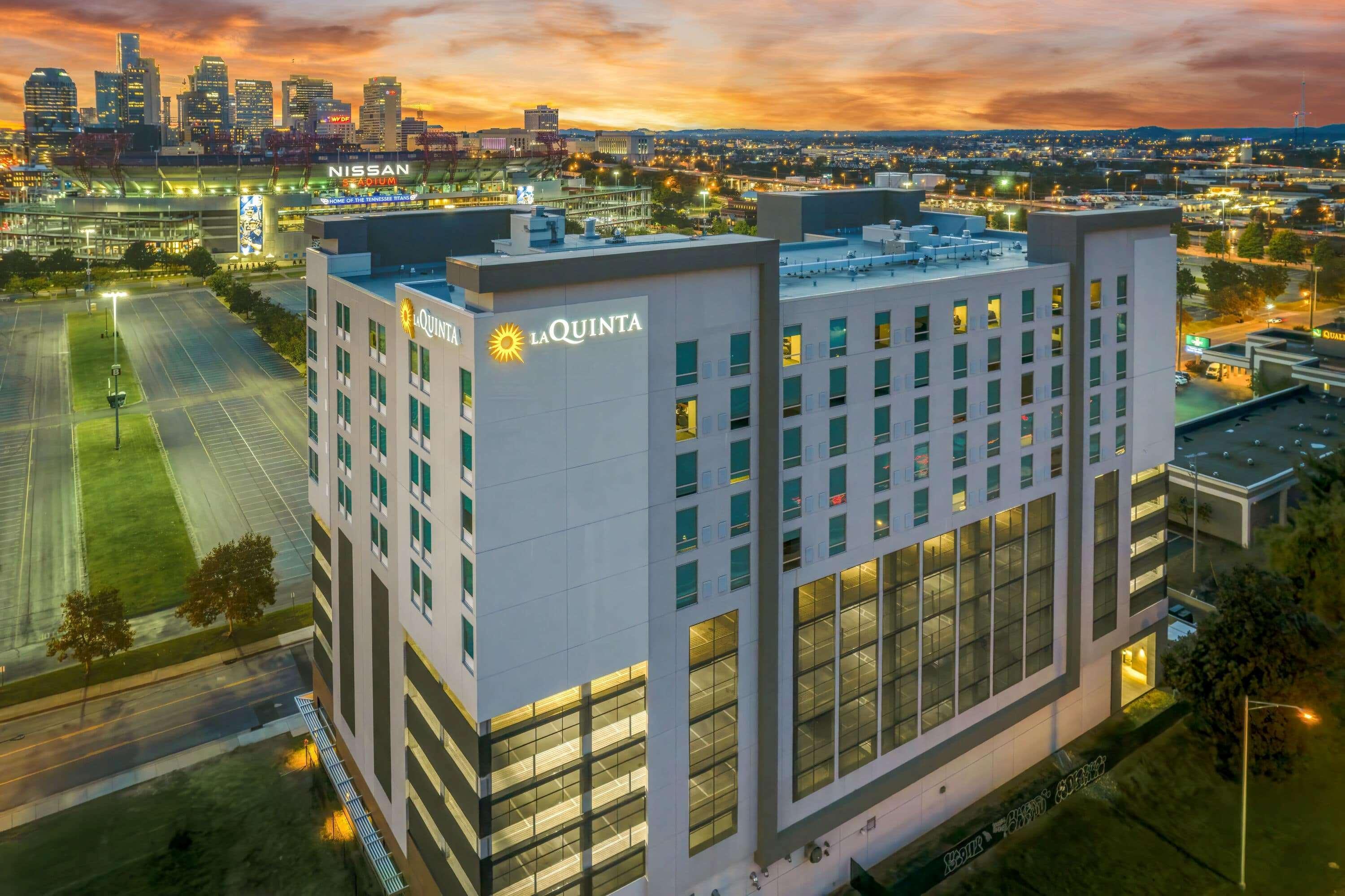 La Quinta Inn & Suites By Wyndham Nashville Downtown Stadium Buitenkant foto